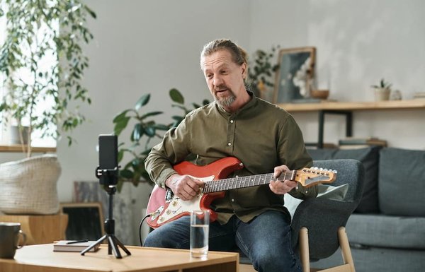 Les bienfaits d'apprendre la guitare acoustique : une nouvelle perspective sur l'apprentissage musical