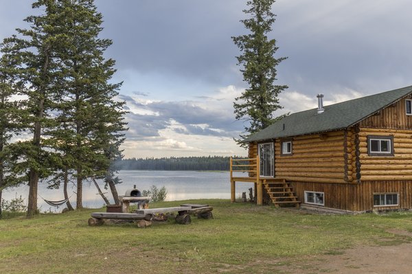 Quelles options d'hébergement le Groupe Tikayan propose-t-il dans le Var ?