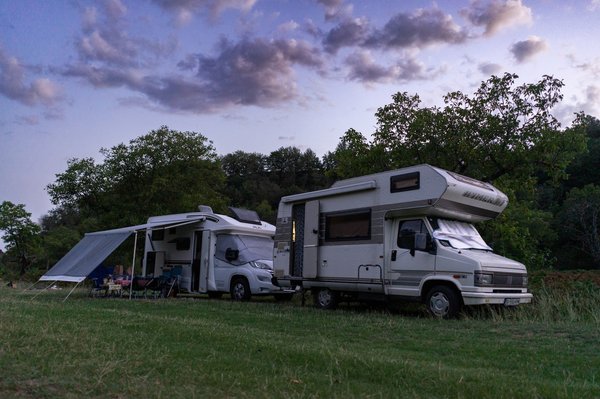 Quels sont les avantages de choisir un mobil-home pendant les campings à Hyeres ?
