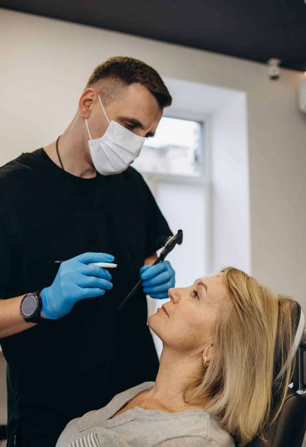 Quels sont les domaines gérer par Docteur Romain Lavocat?